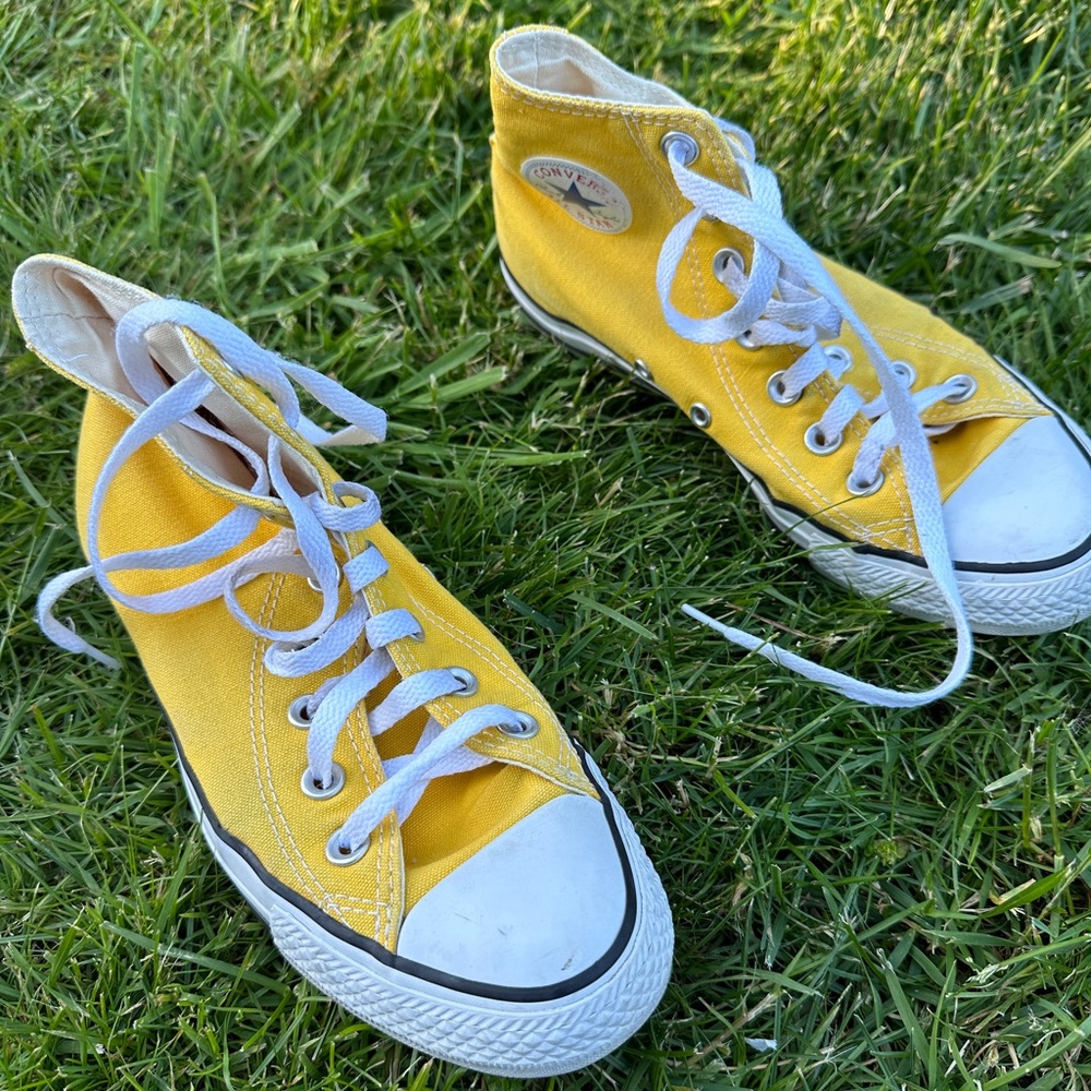Yellow Converse (like new)